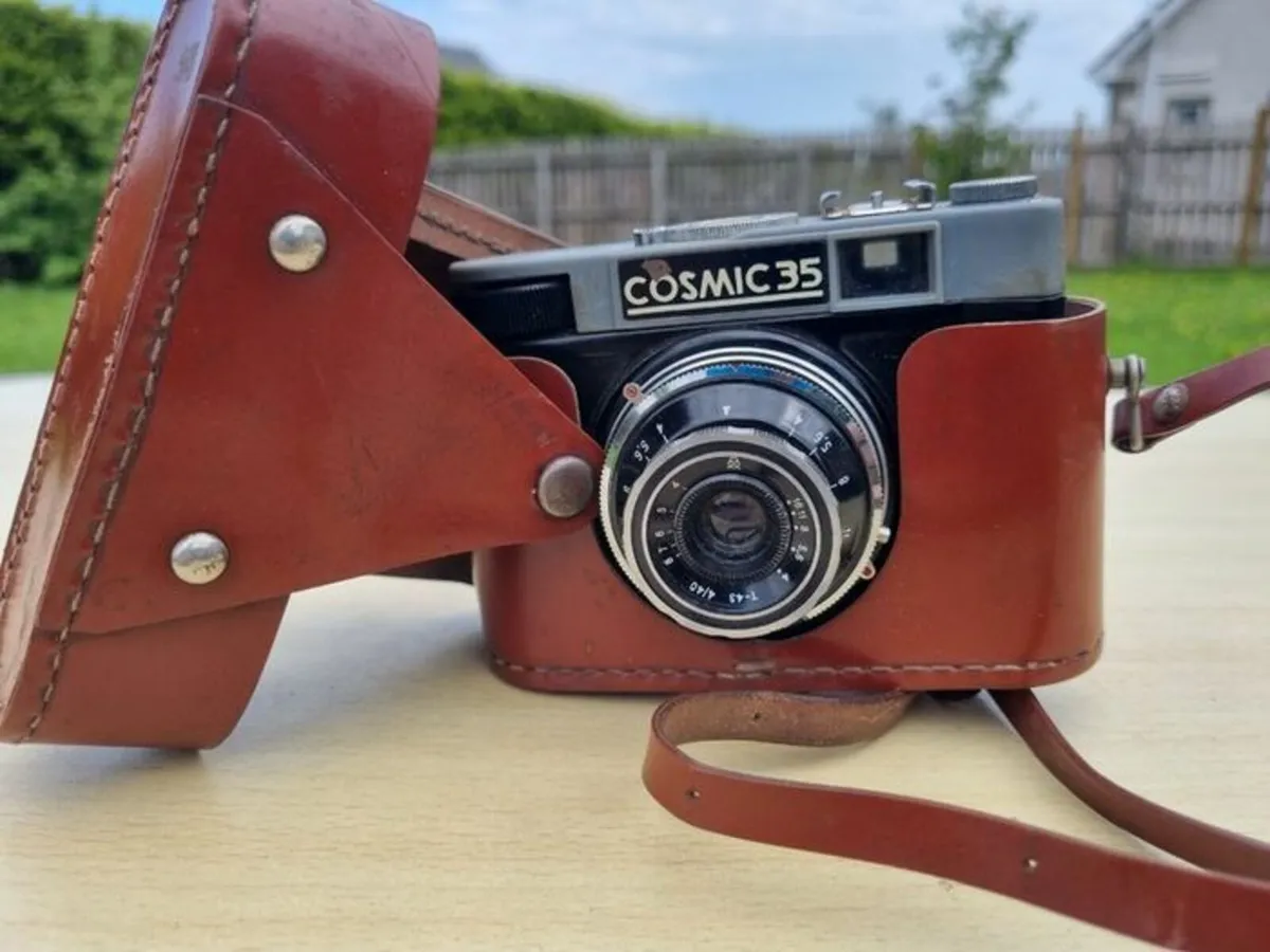 Vintage Soviet Cosmic 35 Camera - Image 1