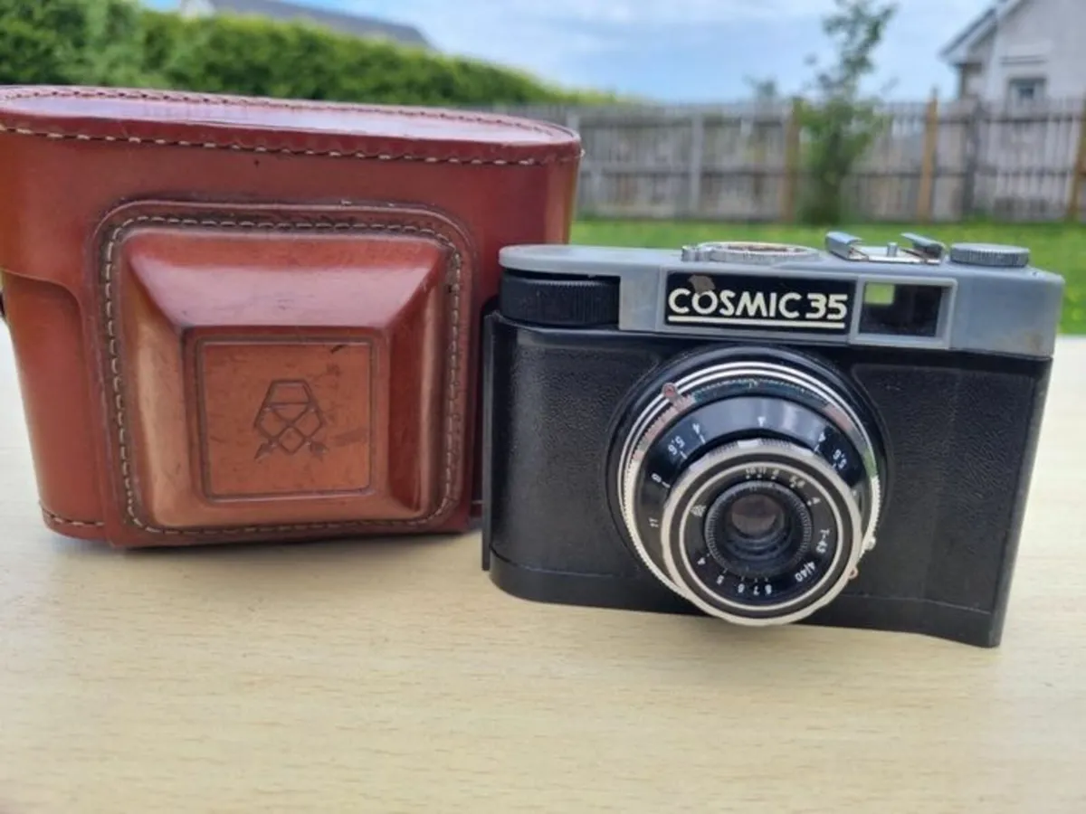 Vintage Soviet Cosmic 35 Camera - Image 2