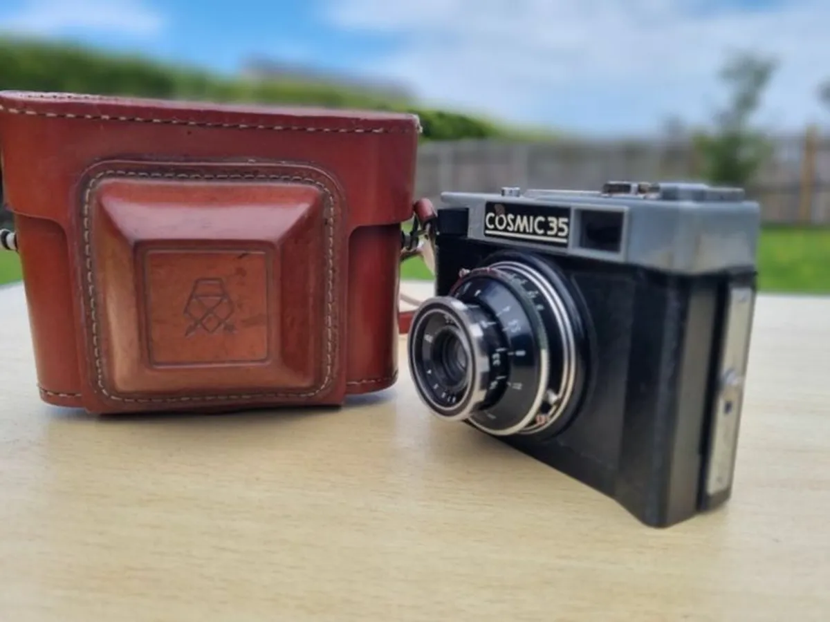 Vintage Soviet Cosmic 35 Camera - Image 3