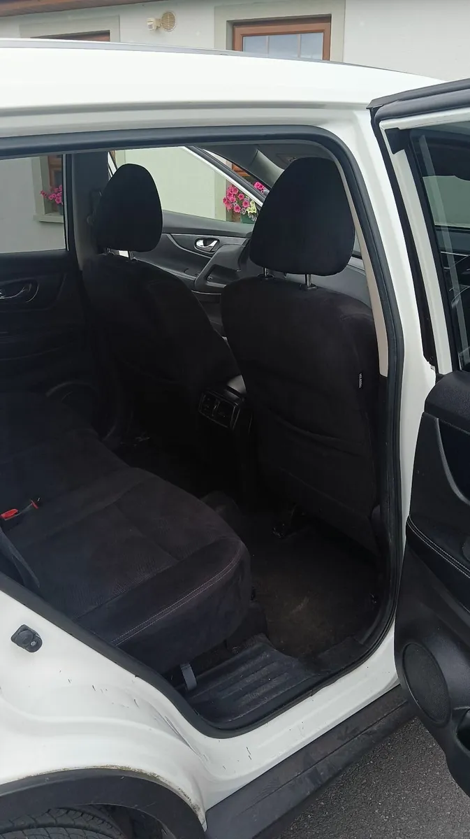 Nissan X-Trail 2015 UK SPEC 7 seats Sat Nav - Image 3
