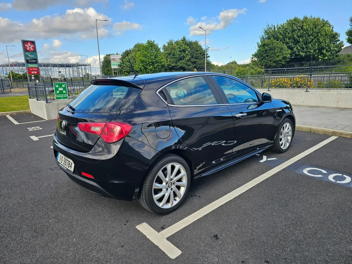 Alfa Romeo Giulietta 1.6 JTDM 2 Lusso - Image 1