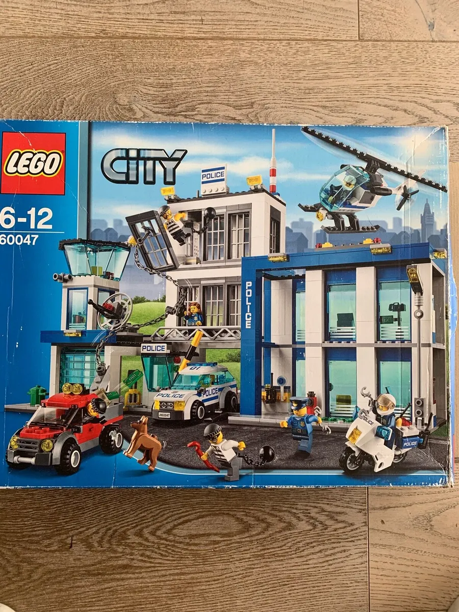 Lego City Police Station 60047 - Image 1