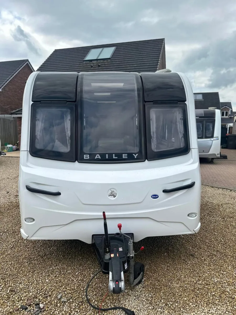 2020 CRIS REGISTERED BAILEY BARCELONA 4/5 BERTH - Image 4