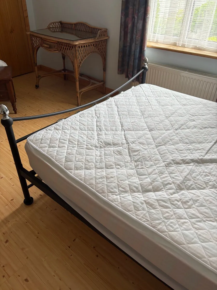 Double bed - Metal Frame - Image 2