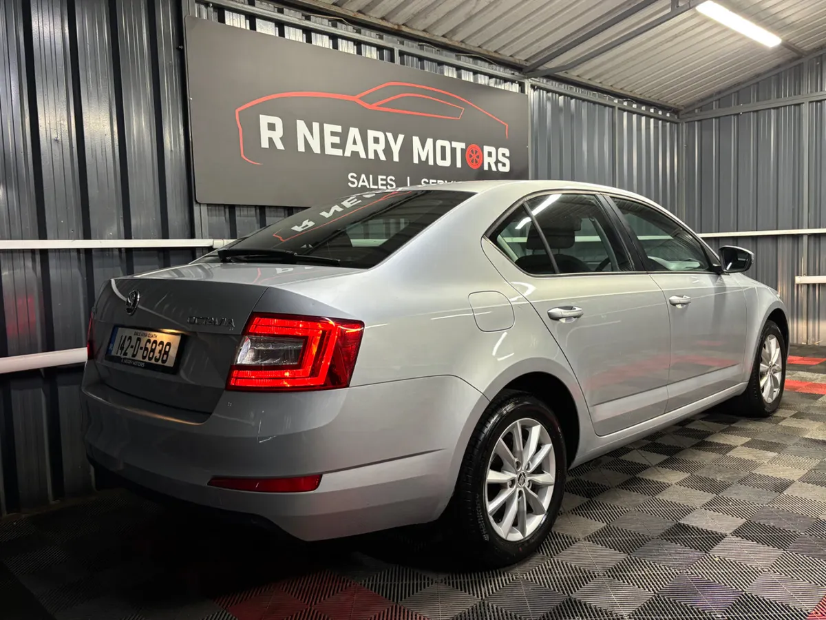 2014 142 Skoda Octavia 1.6 Diesel elegance - Image 3