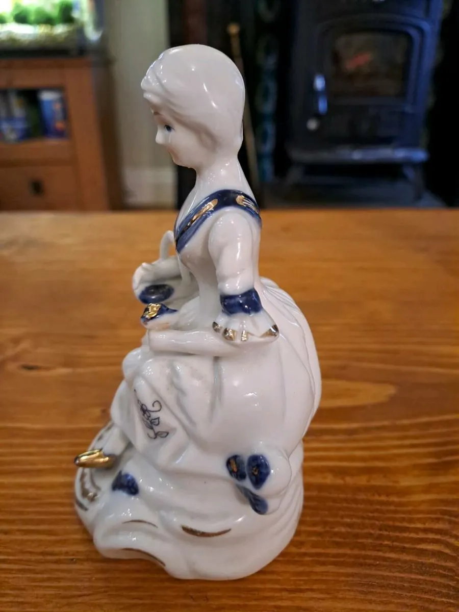 German Victorian Lady figurine - Image 2