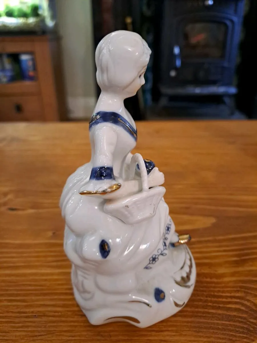 German Victorian Lady figurine - Image 4