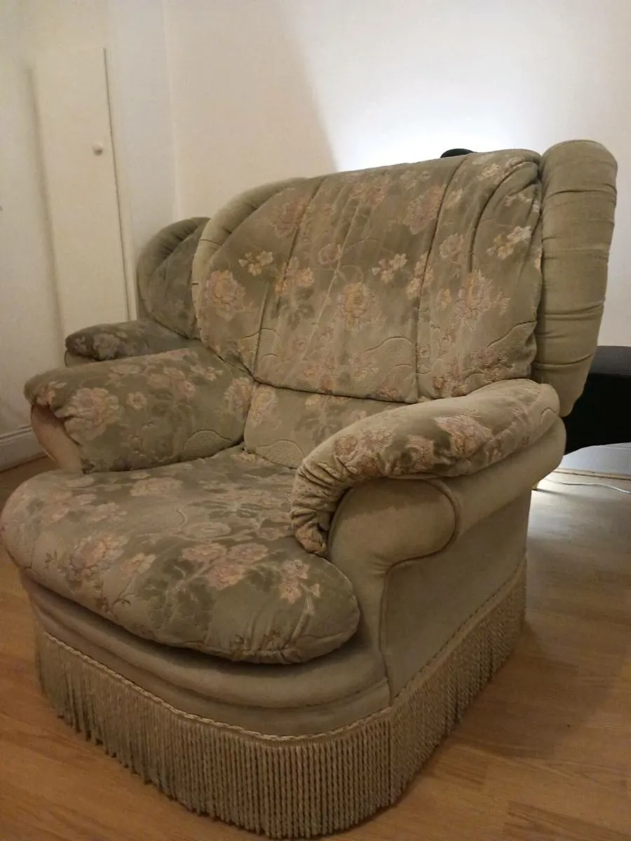 Free single seater couch - Image 1