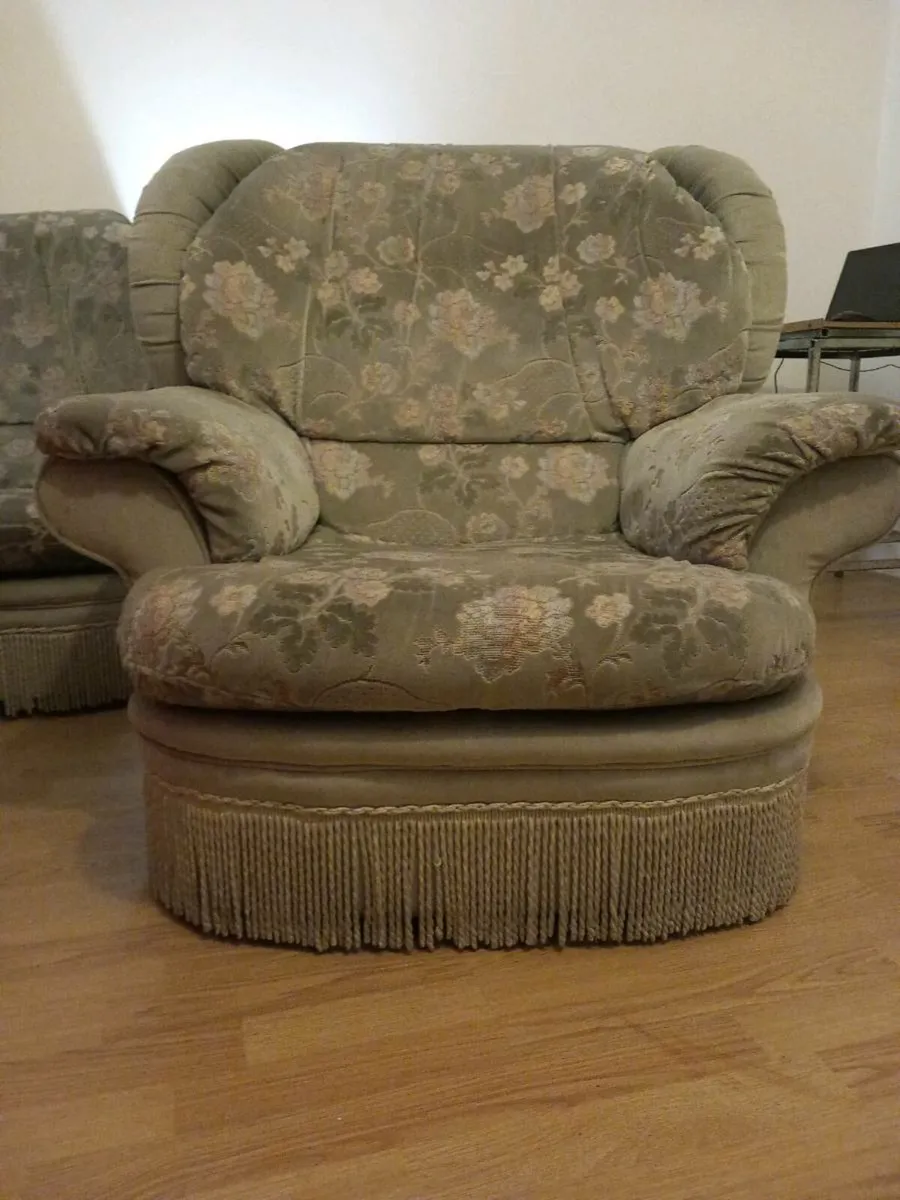 Free single seater couch - Image 2
