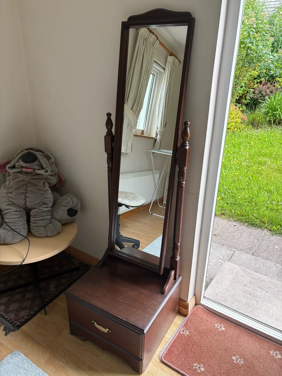 Standing mirror and drawer