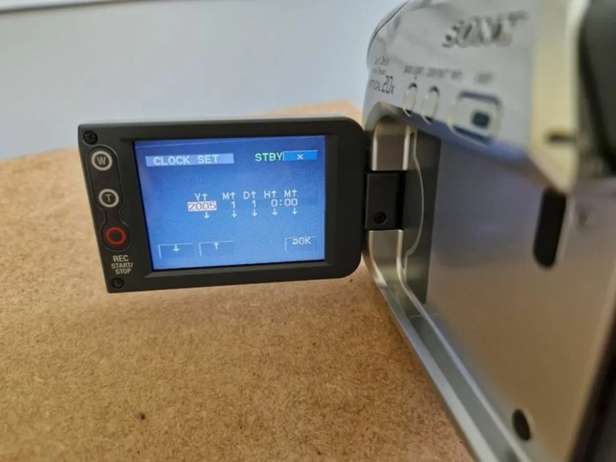 Sony Handycam DCR-HC19E Camcorder - Image 3