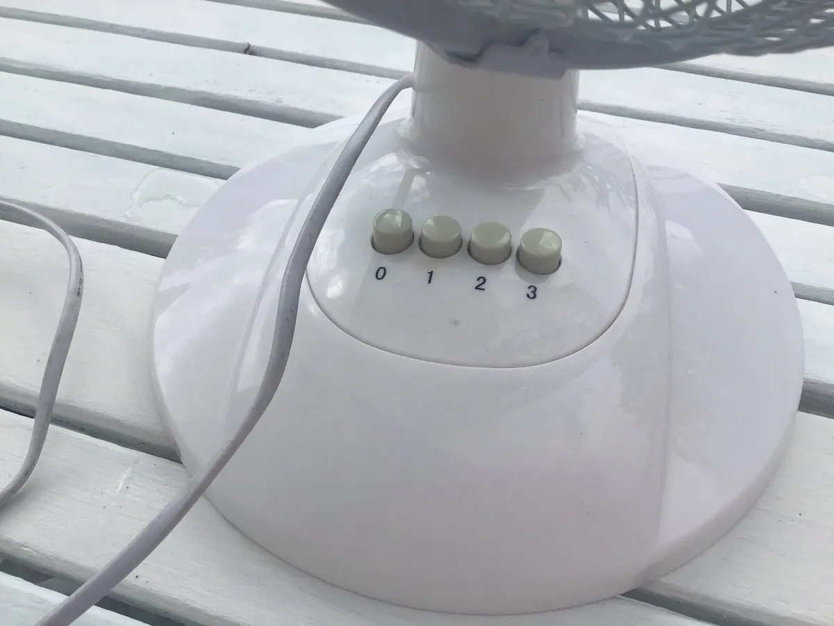 Rotating desk fan - Image 2