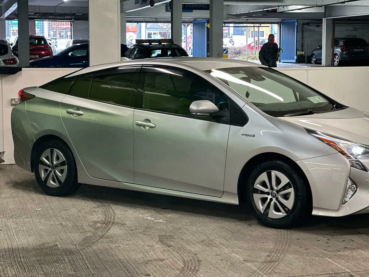 Prius Toyota - Image 2