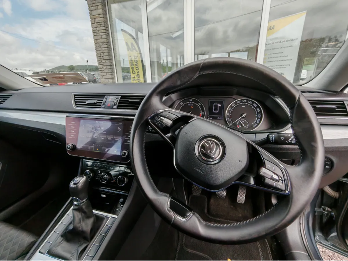 SKODA SUPERB AMBITION 2.0 TDI 150HP 4 4DR - Image 3