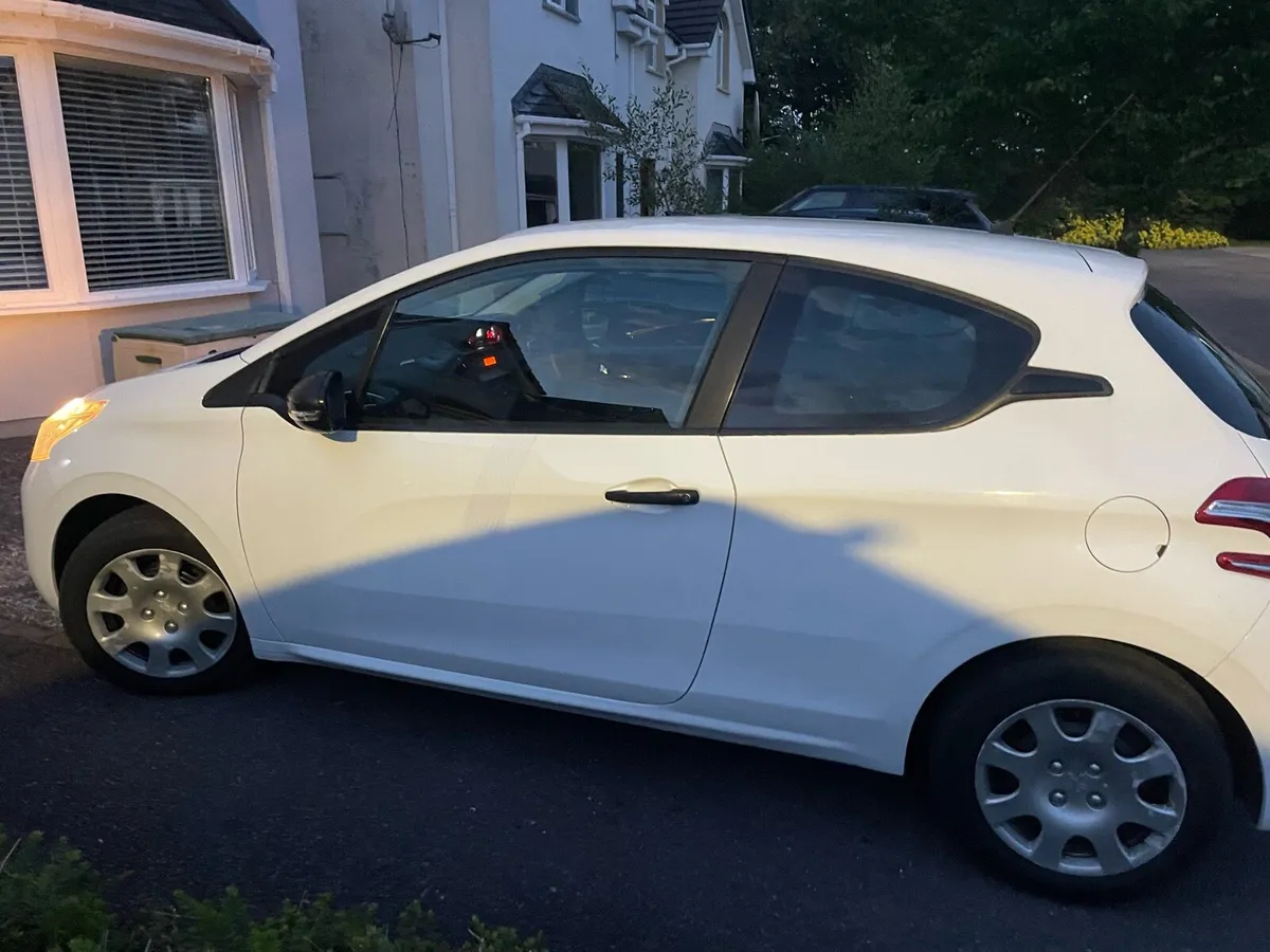 Car - Image 3