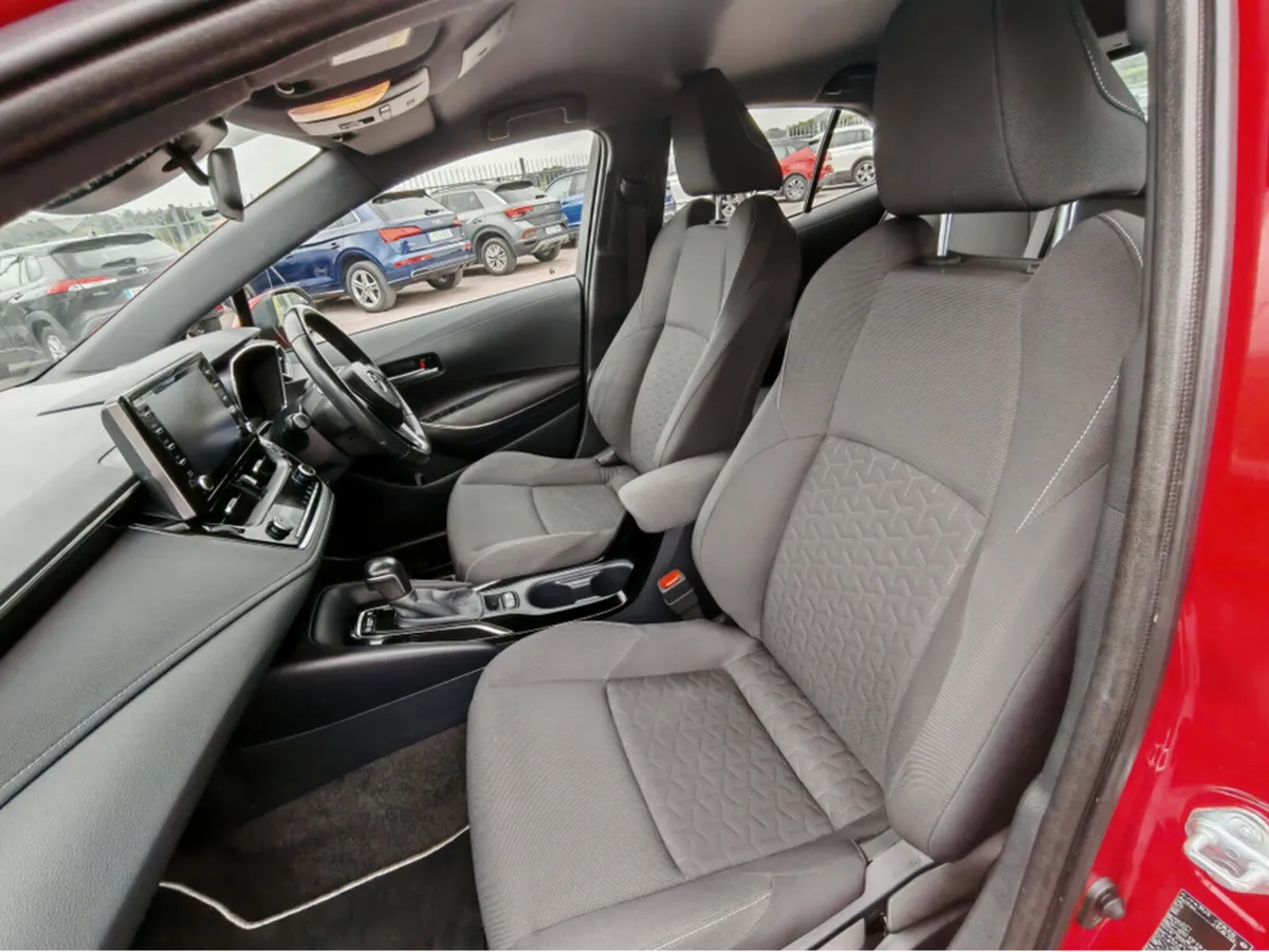 TOYOTA COROLLA HYBRID LUNA H/B 4DR AUTO A - Image 4