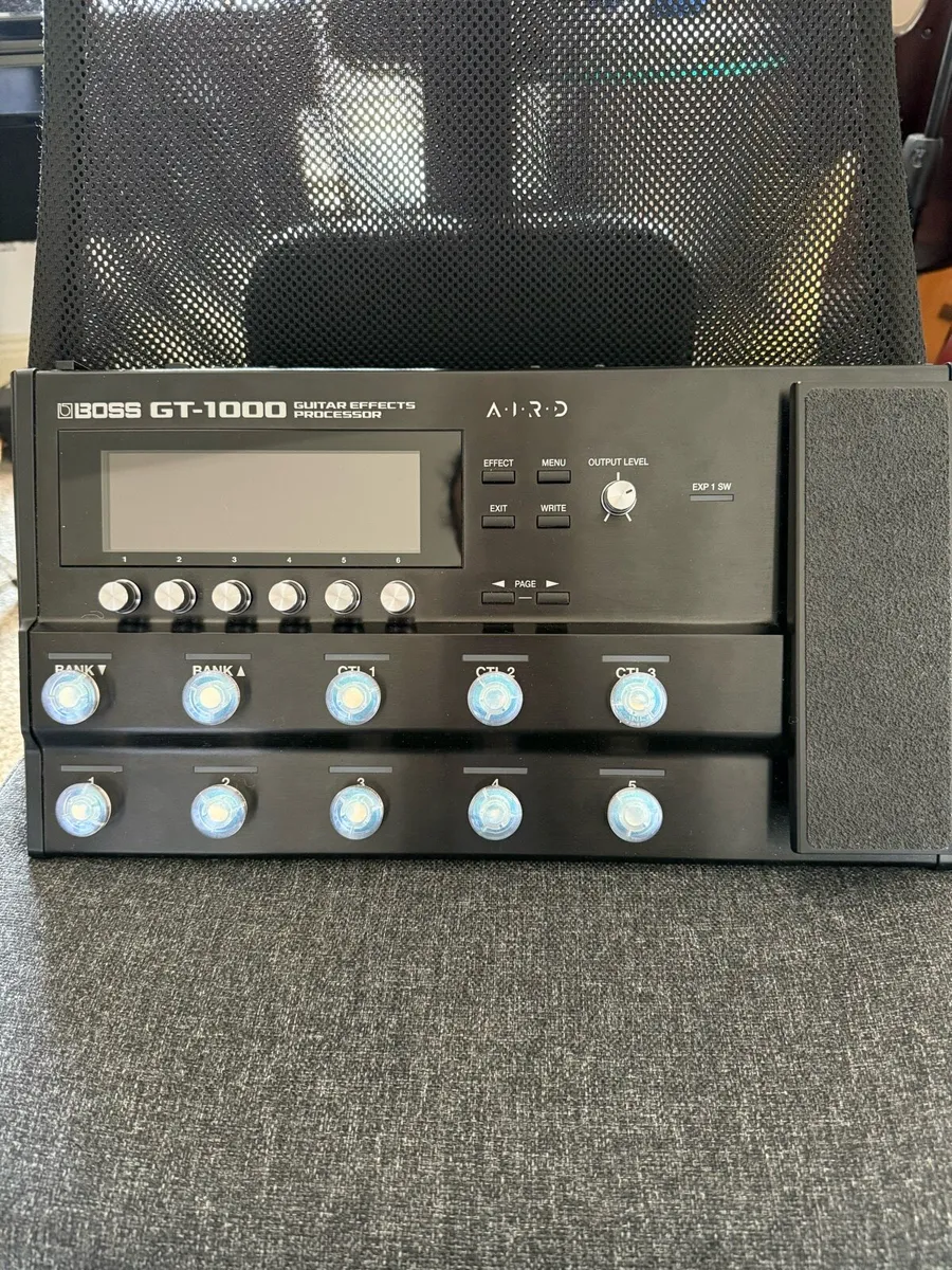 Boss gt1000, gt-1000 with Boss bcb60 pedalboard - Image 2