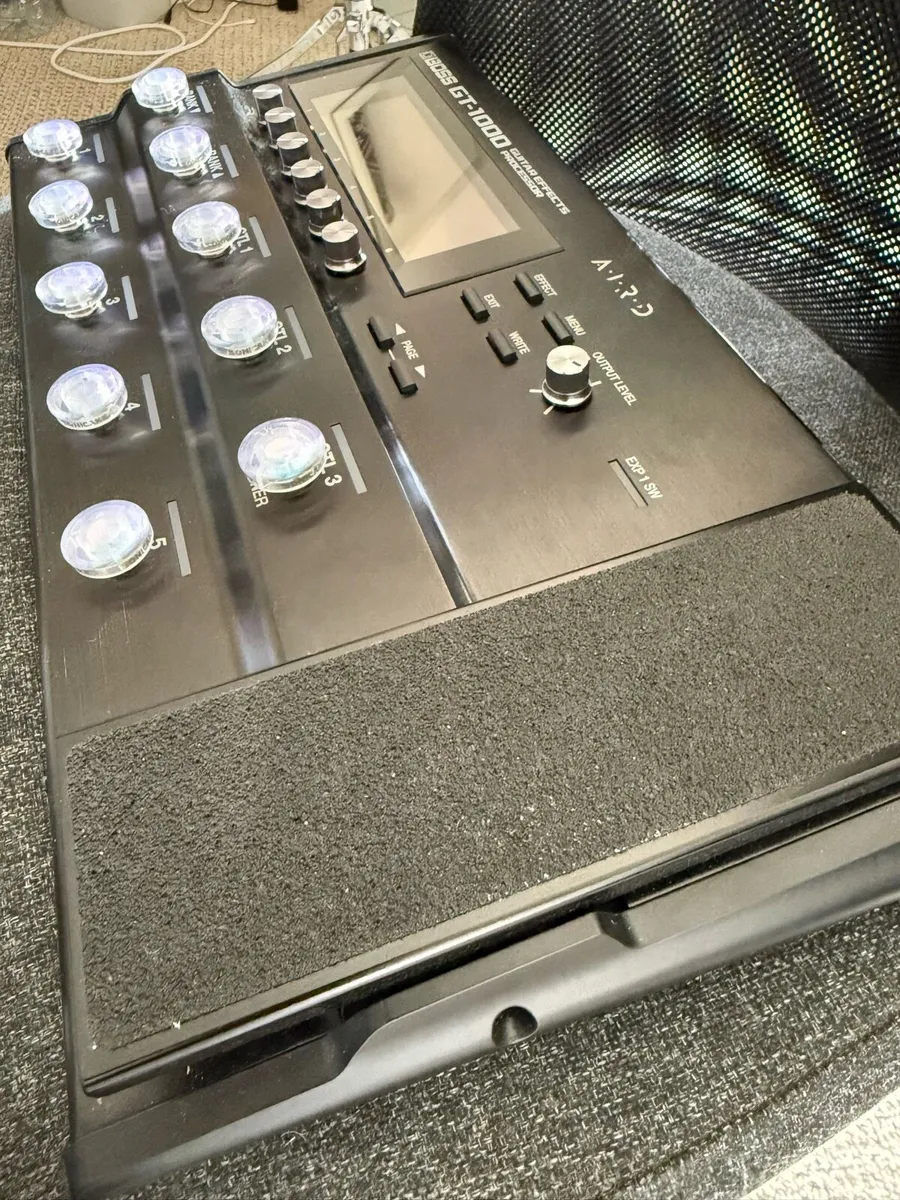 Boss gt1000, gt-1000 with Boss bcb60 pedalboard - Image 3