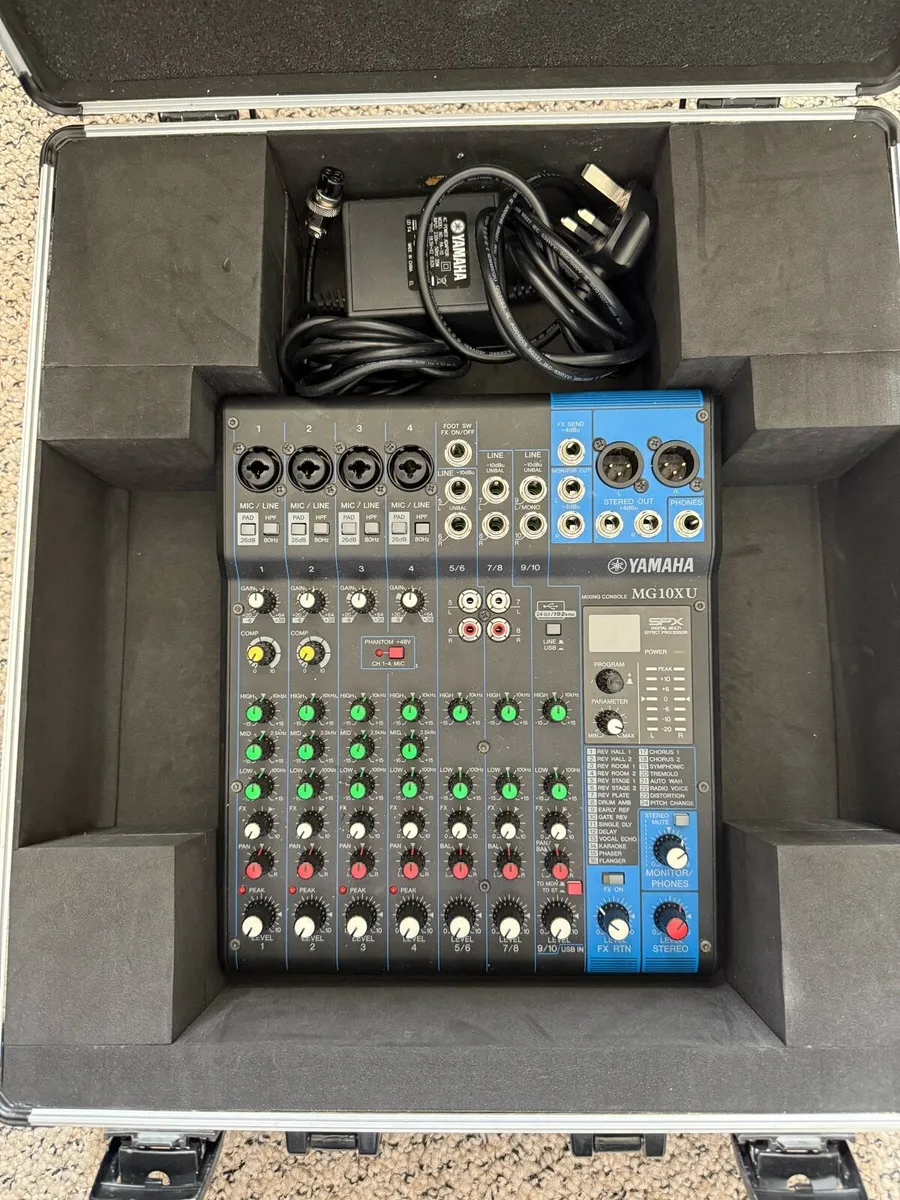 Yamaha mg 10xu mixer with hard case - Image 1