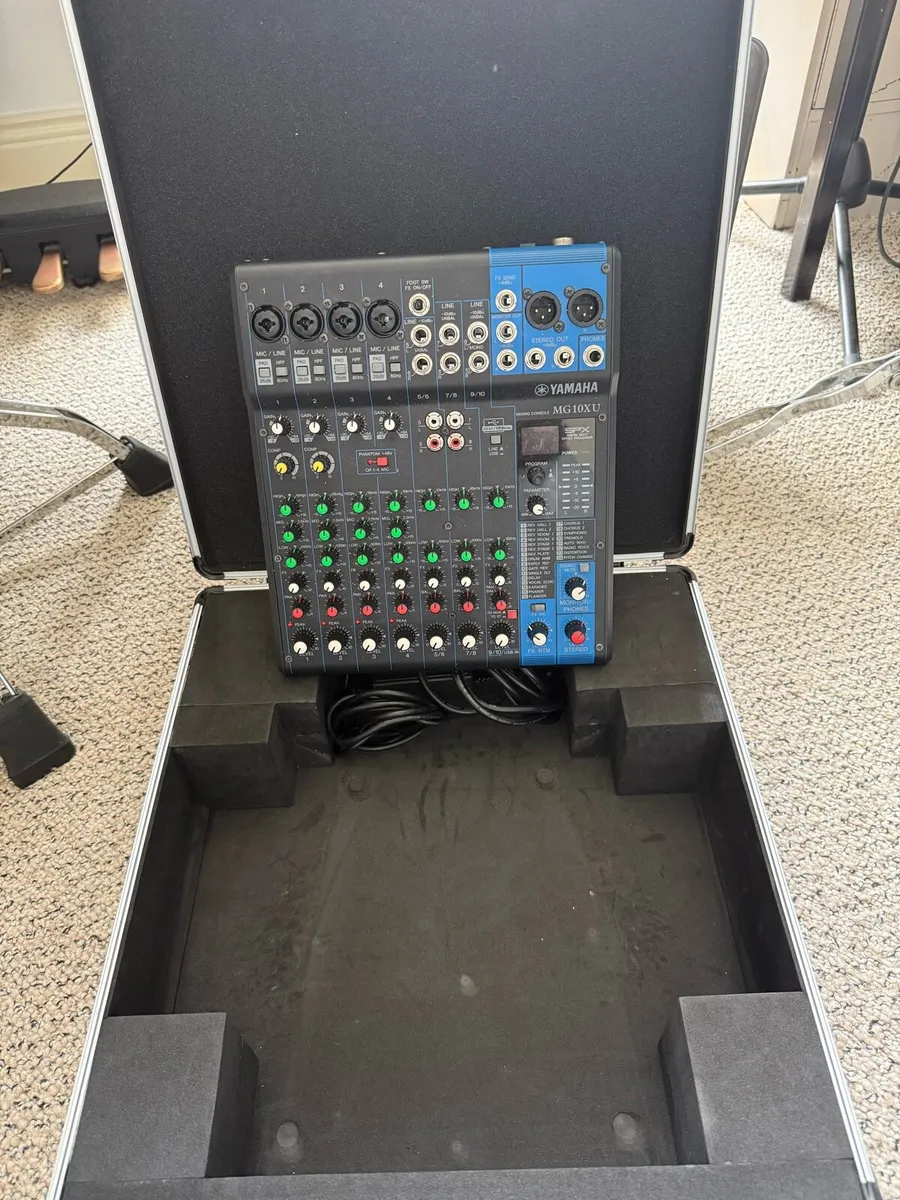 Yamaha mg 10xu mixer with hard case - Image 2