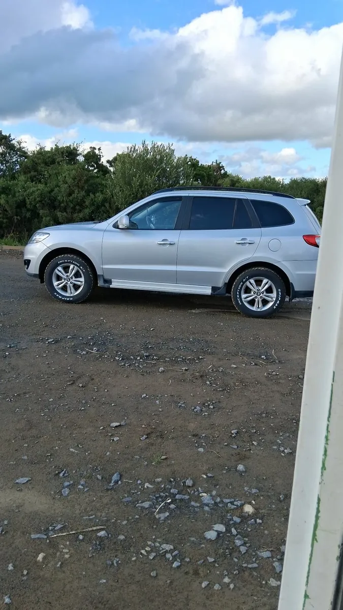Hyundai Santa Fe 2012 - Image 1