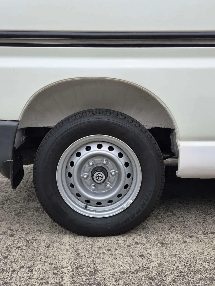2000 Toyota hiace power van - Image 1