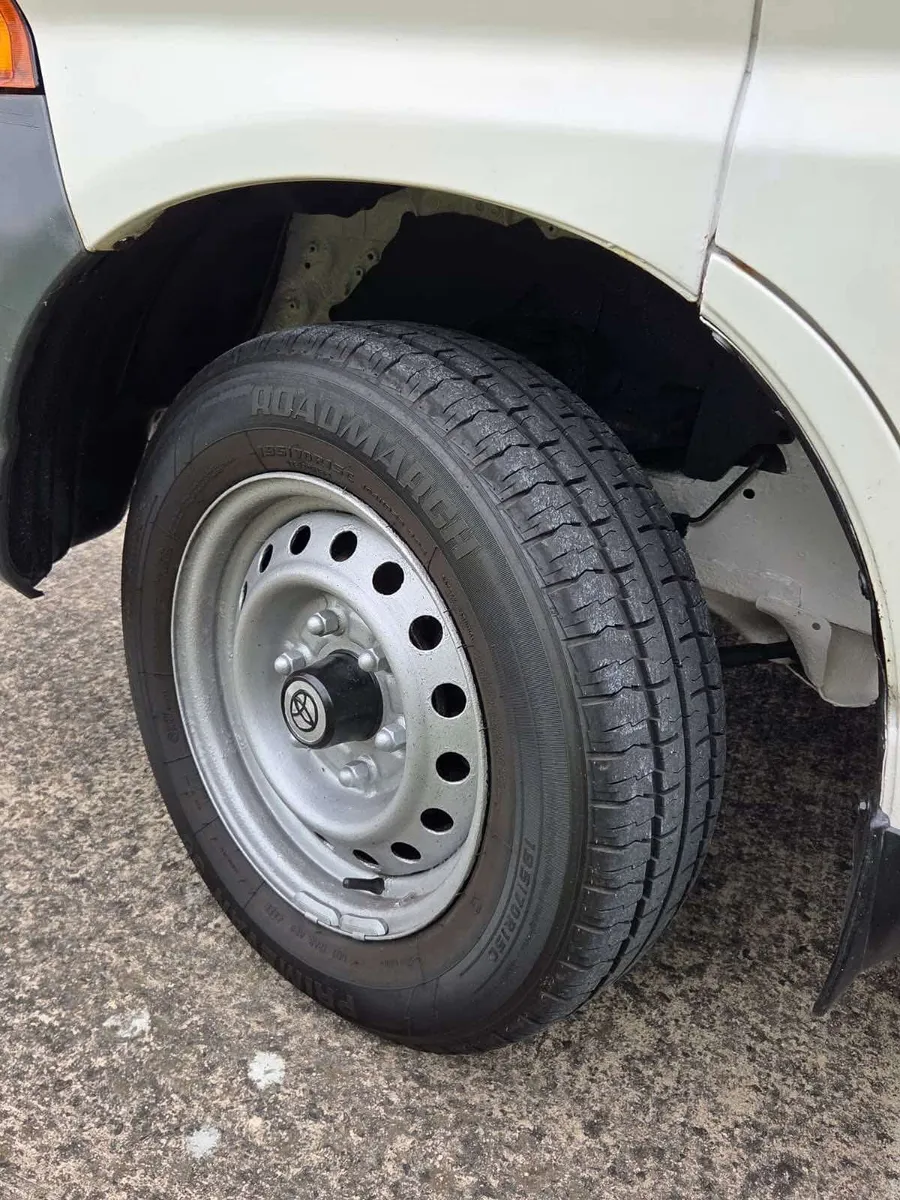 2000 Toyota hiace power van - Image 2