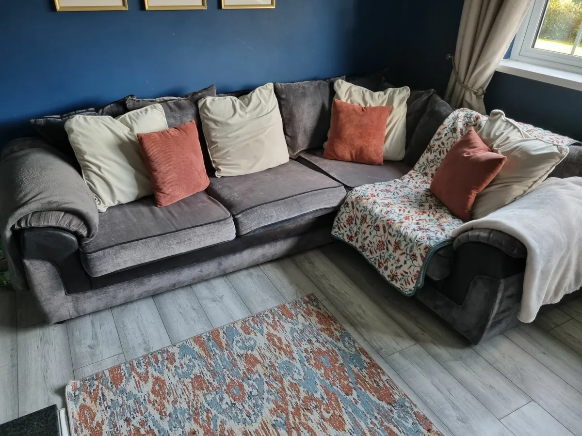 Corner sofa free - Image 1