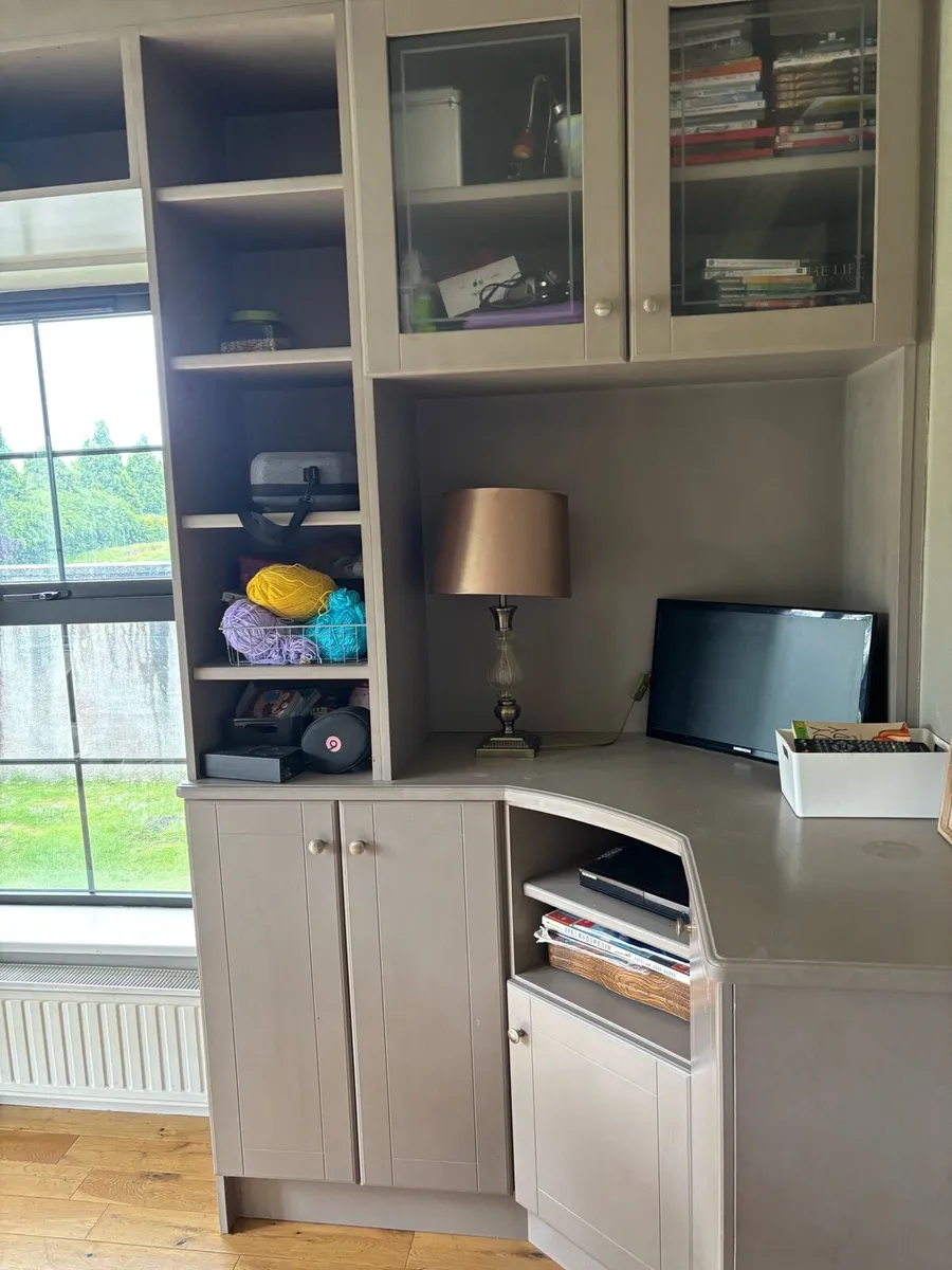 Built in playroom unit & suite of furniture - Image 4
