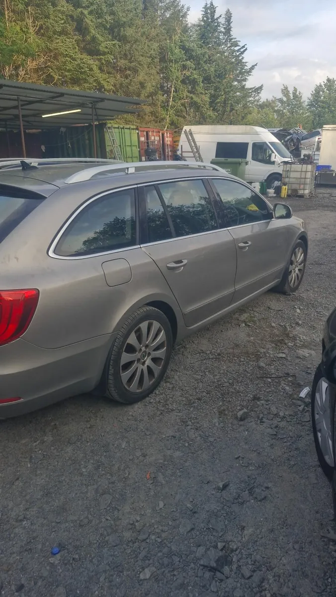 Skoda Superb 2010 automatic - Image 2