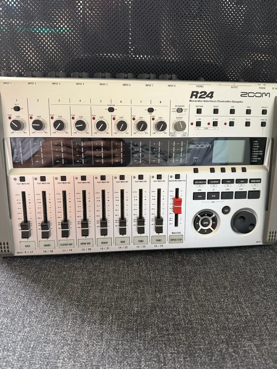 Zoom r24 mixer - Image 1