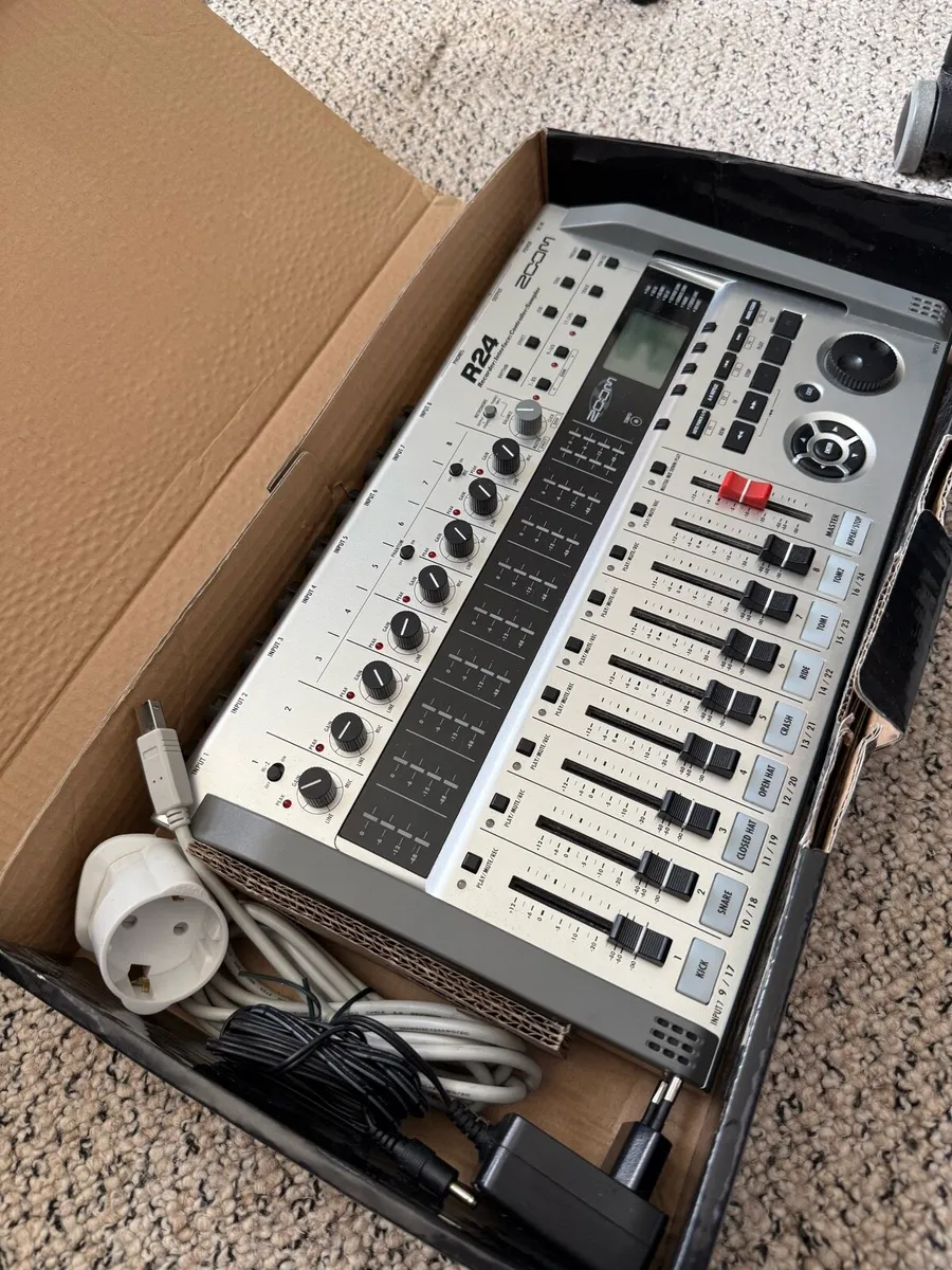 Zoom r24 mixer - Image 2