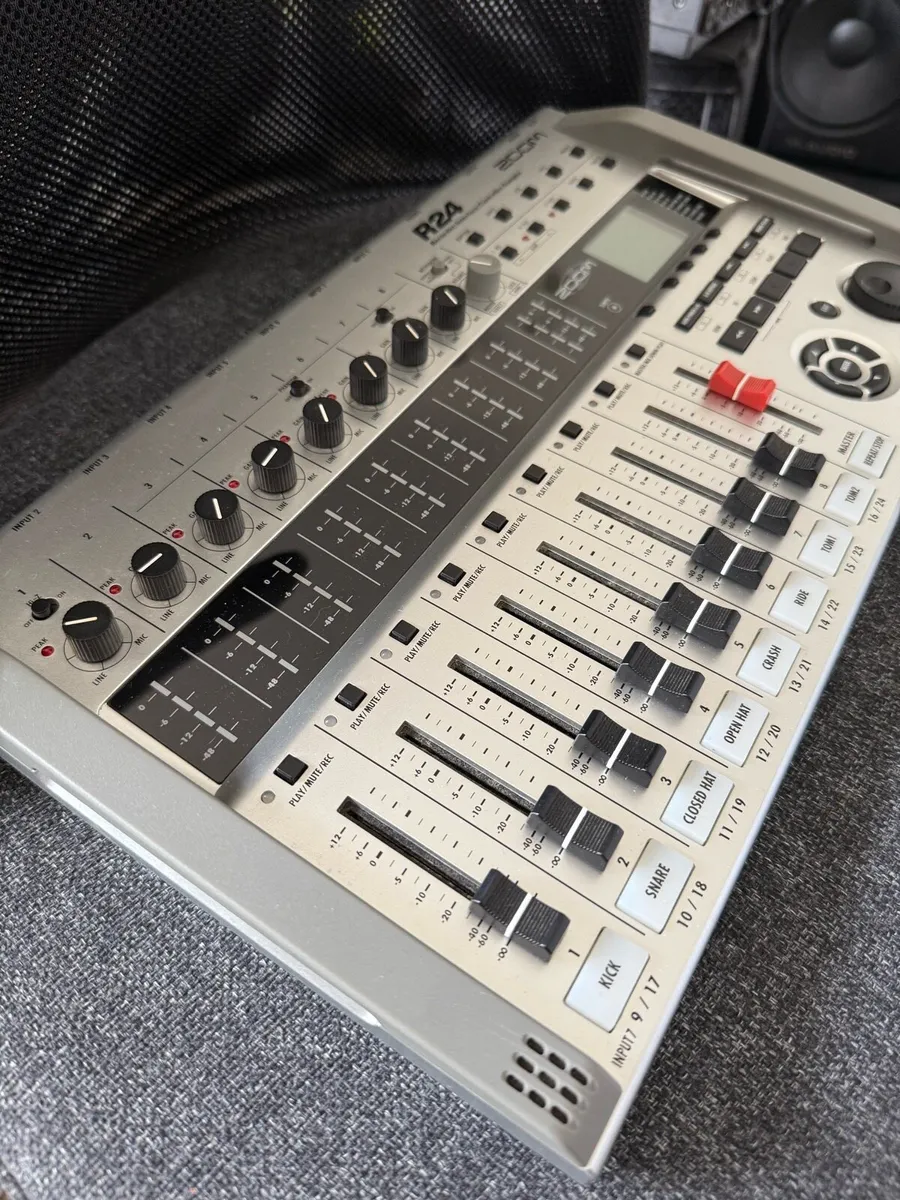 Zoom r24 mixer - Image 4
