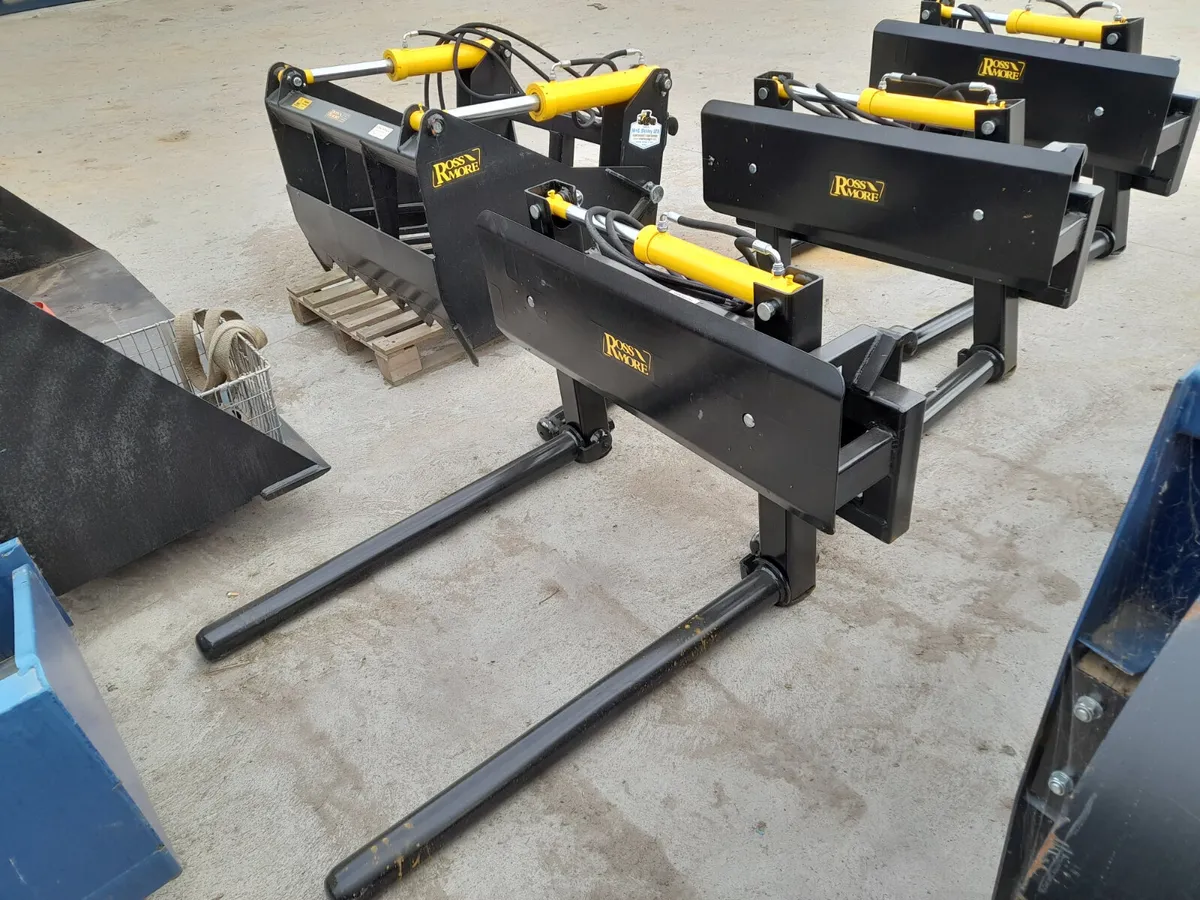 New Rossmore hydraulic bale squeezer - Image 1