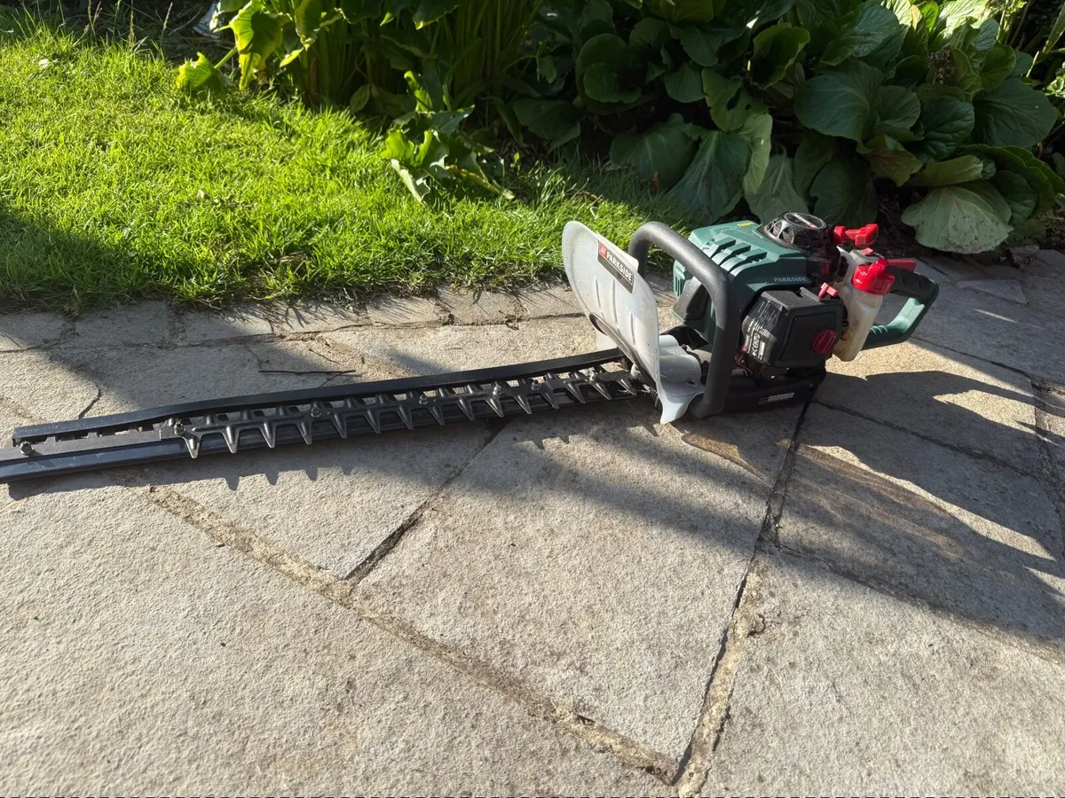 Garden machinery - Image 1