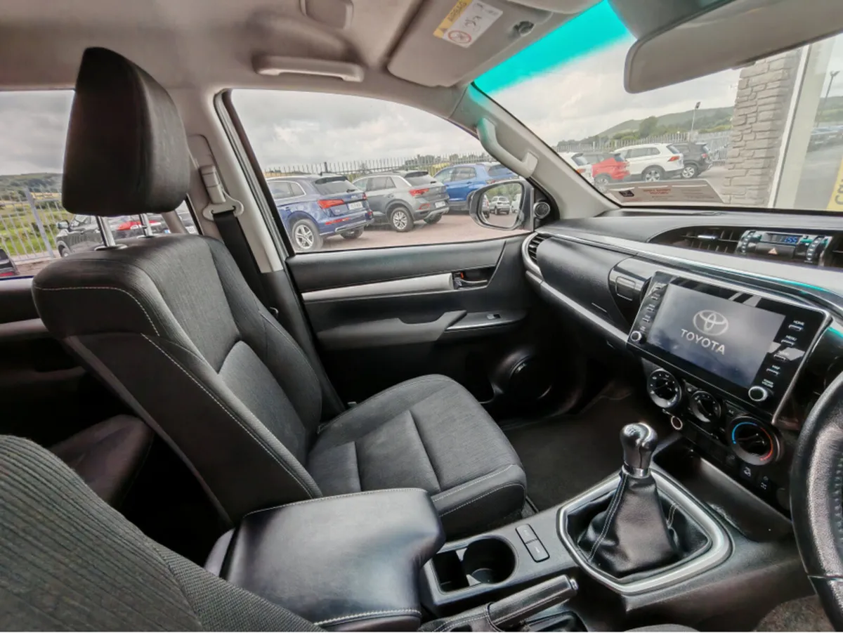 TOYOTA HILUX ICON D-4D 4WD DCB - Image 3