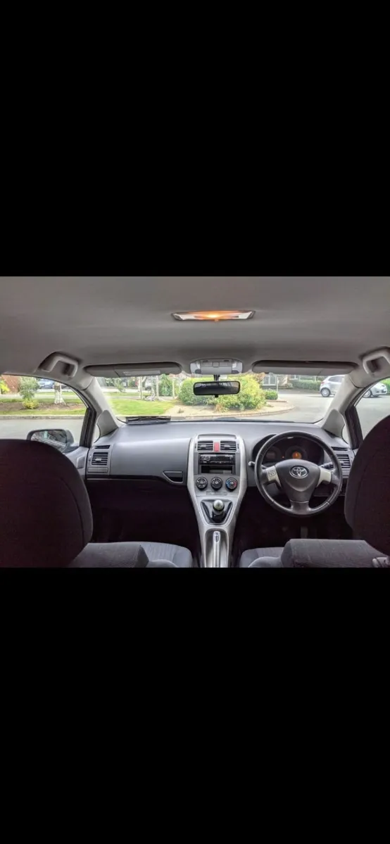 Toyota Auris 2008 - Image 2