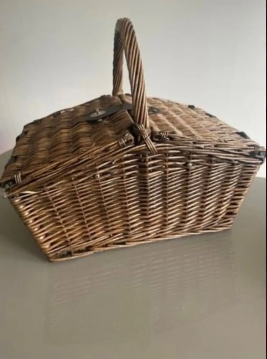 Luxury picnic basket - Image 2