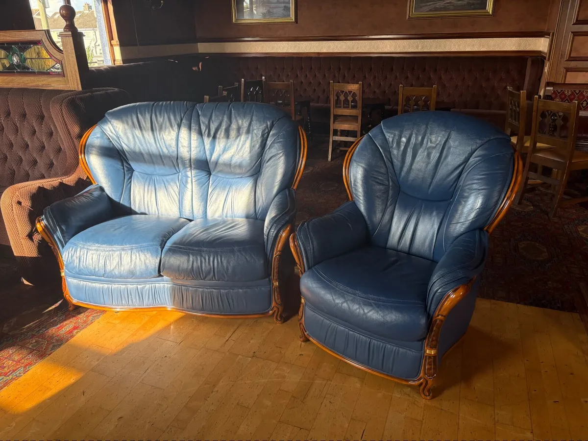2 piece  leatherSofa set iwith stylish trim - Image 3
