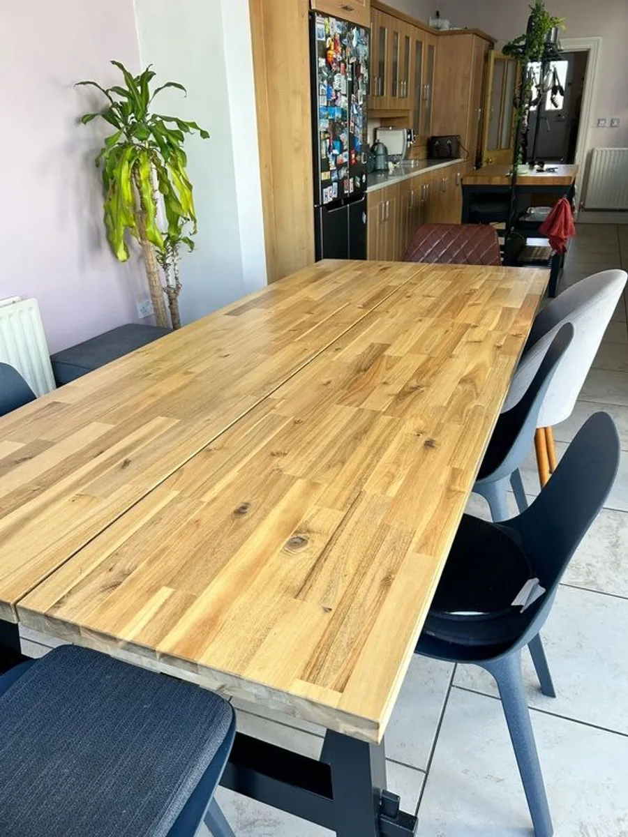 Oak Dinning table - Image 1