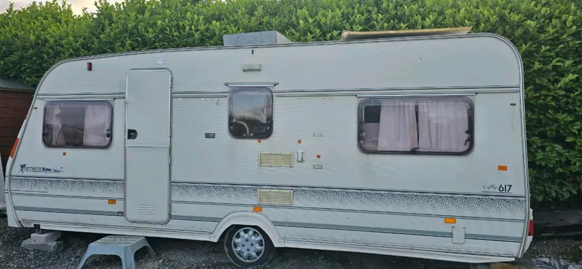 Caravan  5 to 6 berth  premiere  quick sale. - Image 1