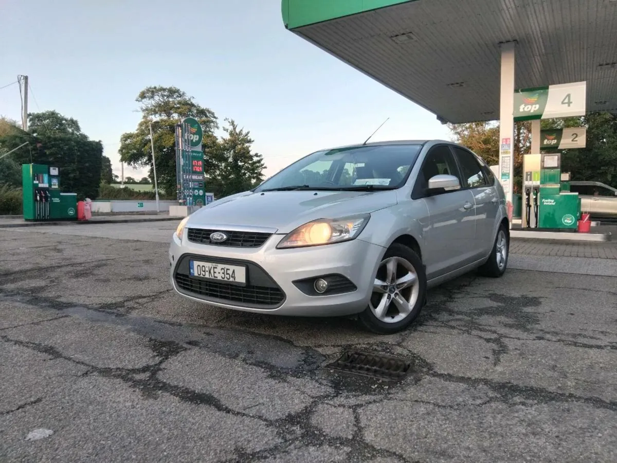 09 Ford Focus 1.4 petrol FRESH NCT and tax - Image 1
