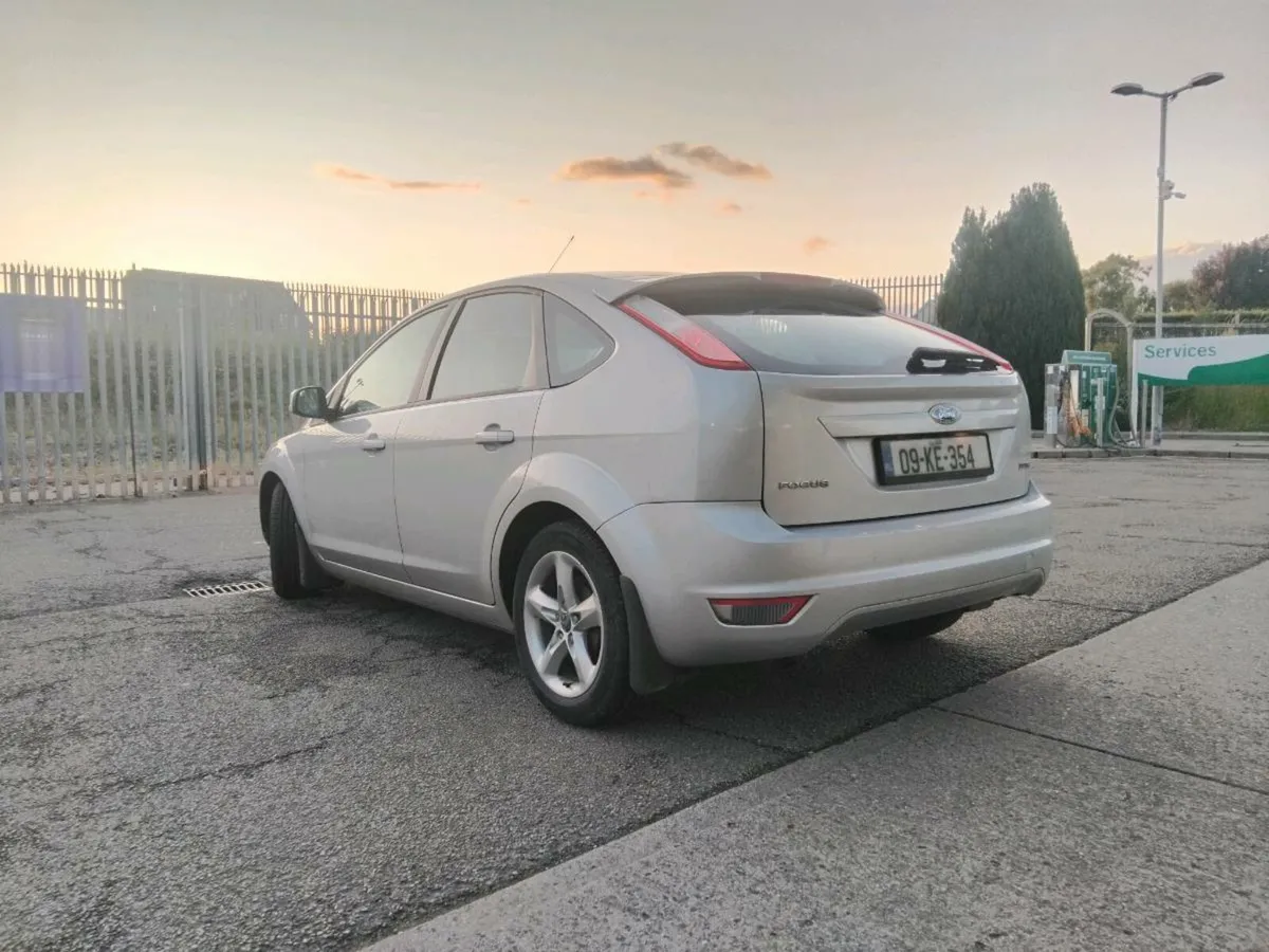 09 Ford Focus 1.4 petrol FRESH NCT and tax - Image 4