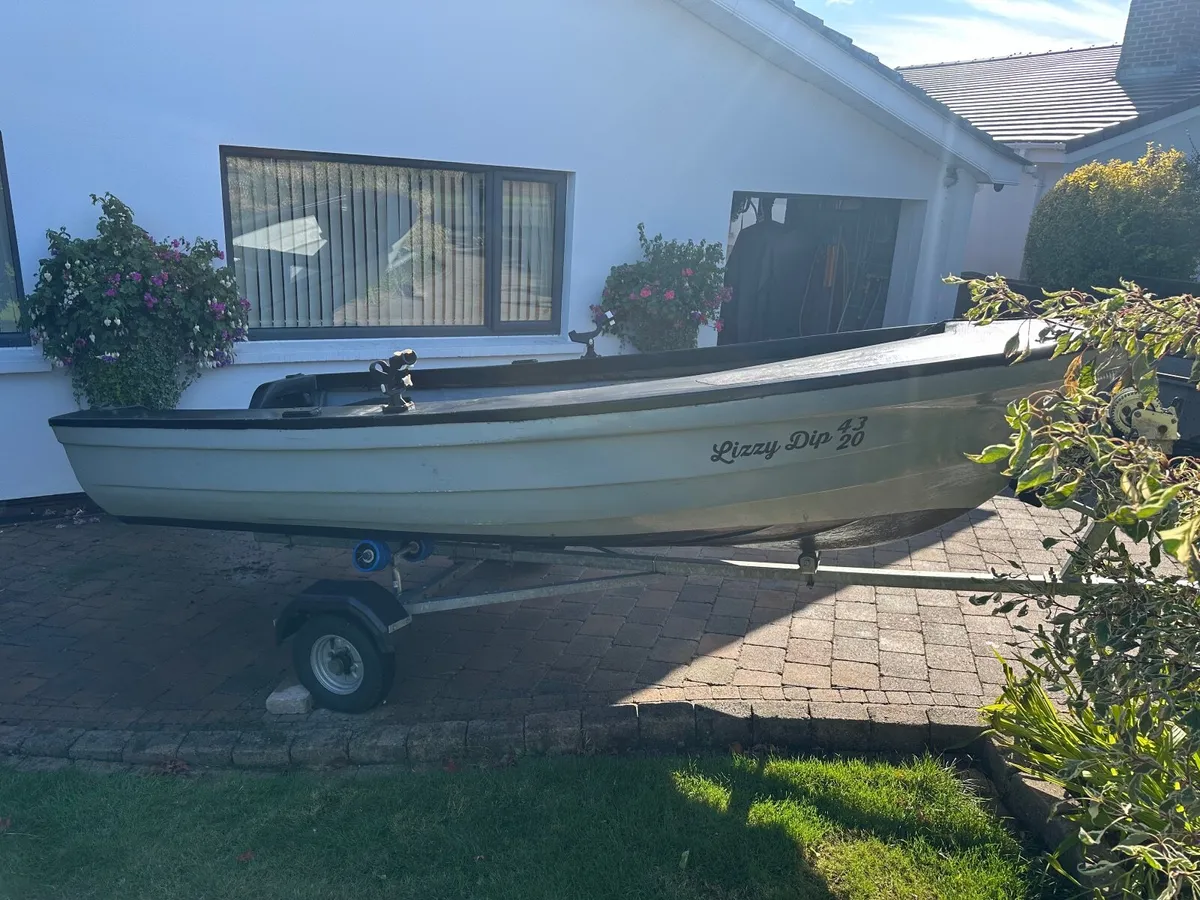 Open fishing boat - Image 1