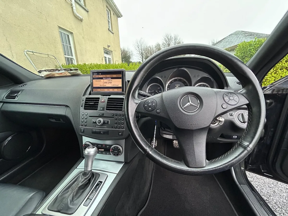Mercedes-Benz C-Class 2010 - Image 2