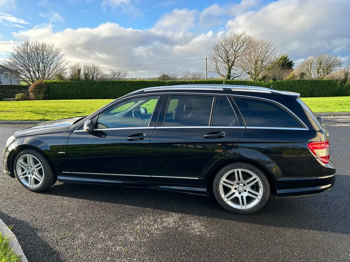Mercedes-Benz C-Class 2010 - Image 3