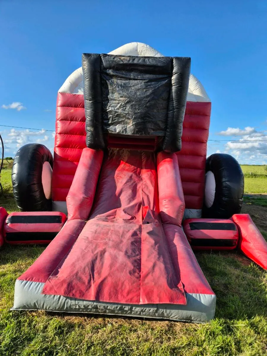 Bouncy castle - Image 2