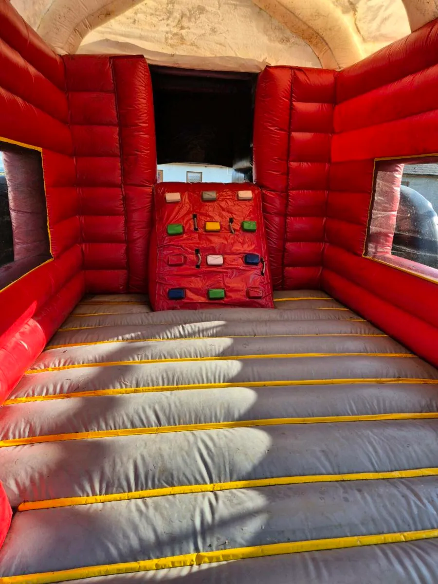 Bouncy castle - Image 4