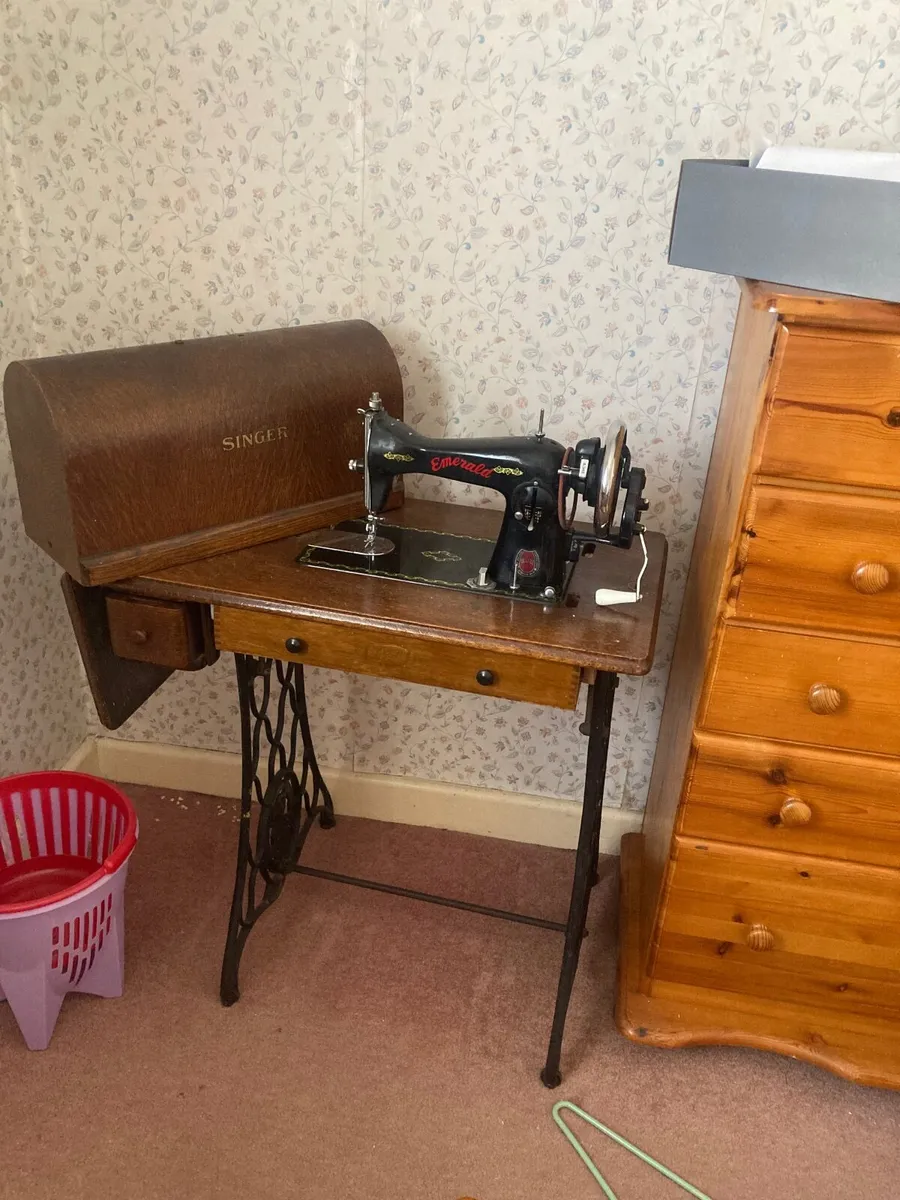 Sewing machine - Image 1