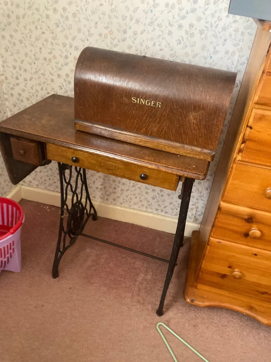 Sewing machine - Image 2